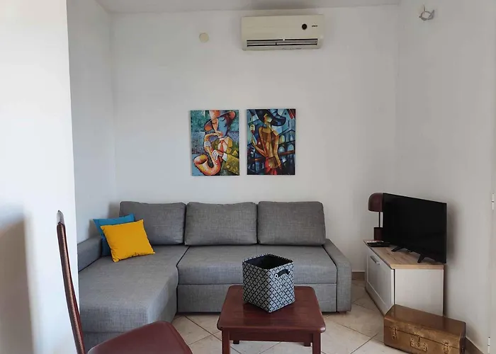 In - Sibenik Riviera 36596 * פרימוסטן